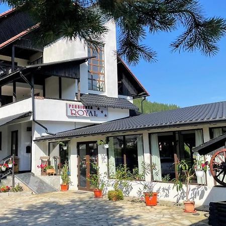 Royal Bucovina Residence Adults Only-Self Check-In Câmpulung Moldovenesc Екстериор снимка